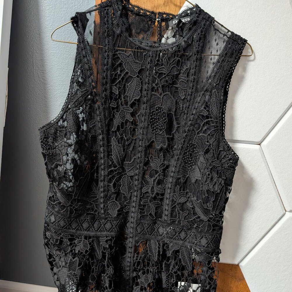 Express Black Lace Shell Peplum, Large